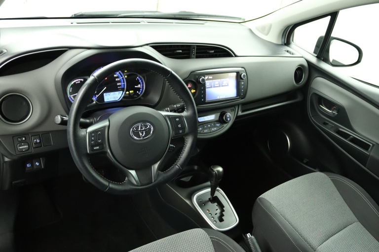 Toyota Yaris - 1.5 Hybrid Trend Bi-Tone 55
