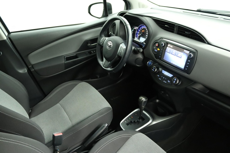 Toyota Yaris - 1.5 Hybrid Trend Bi-Tone 59