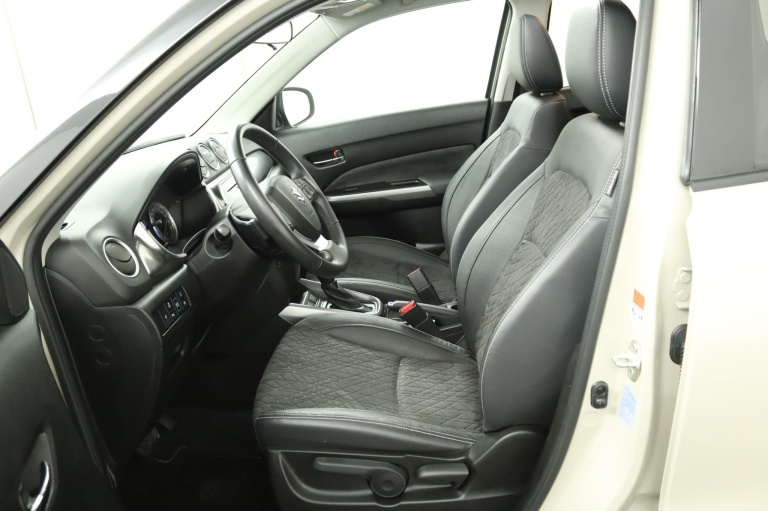 Suzuki Vitara - 1.5 Hybrid Style 17