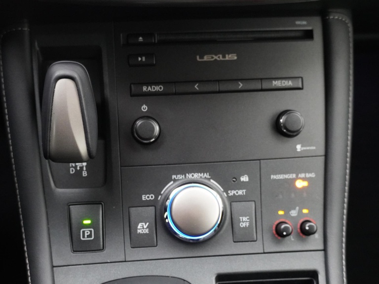 Lexus CT - 200h 25th Edition 29