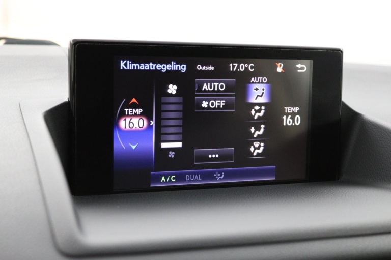 Lexus CT - 200h 25th Edition 46