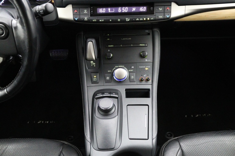 Lexus CT - 200h 25th Edition 51