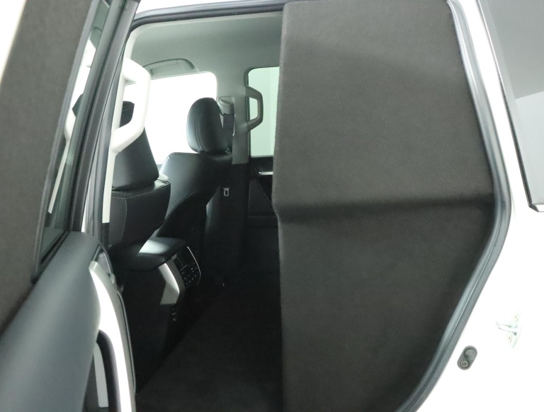 Toyota Land Cruiser - 2.8 D-4D-F Executive Window Van 18