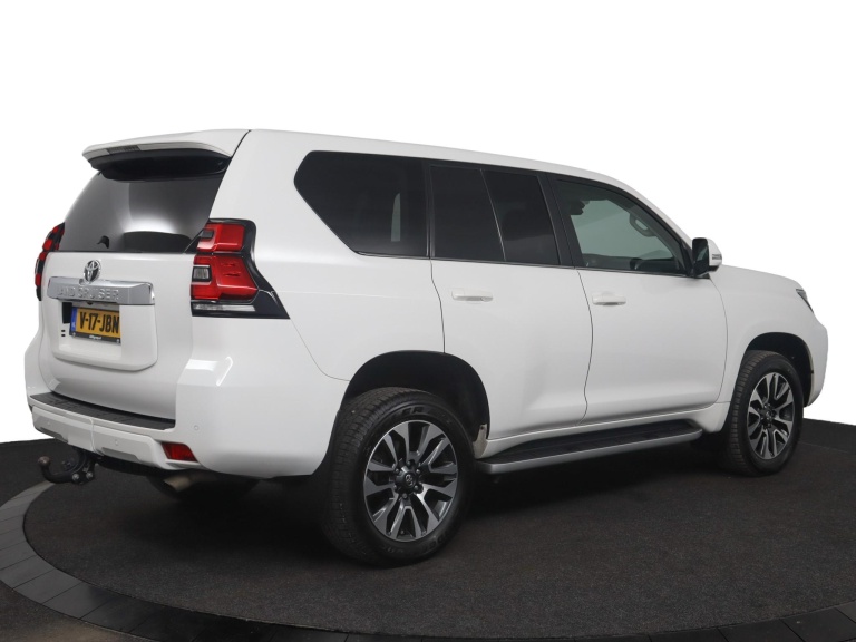Toyota Land Cruiser - 2.8 D-4D-F Executive Window Van 2