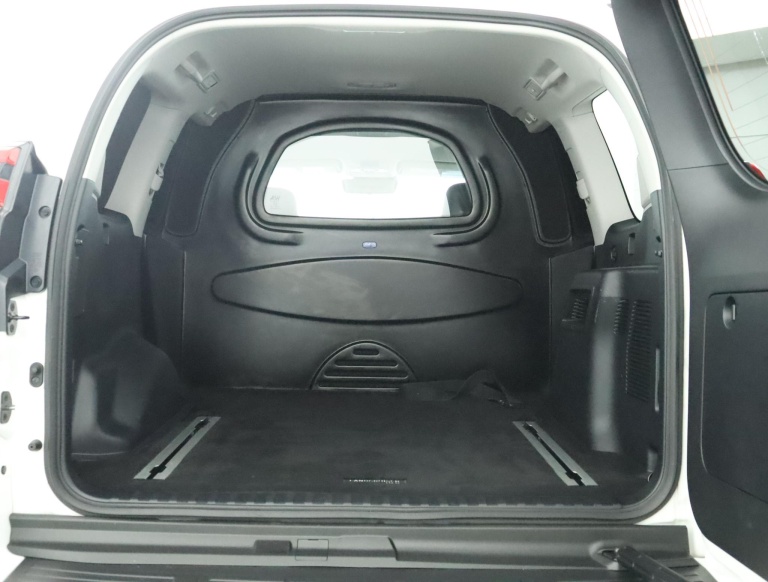 Toyota Land Cruiser - 2.8 D-4D-F Executive Window Van 23