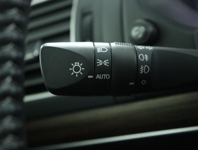 Toyota Land Cruiser - 2.8 D-4D-F Executive Window Van 28