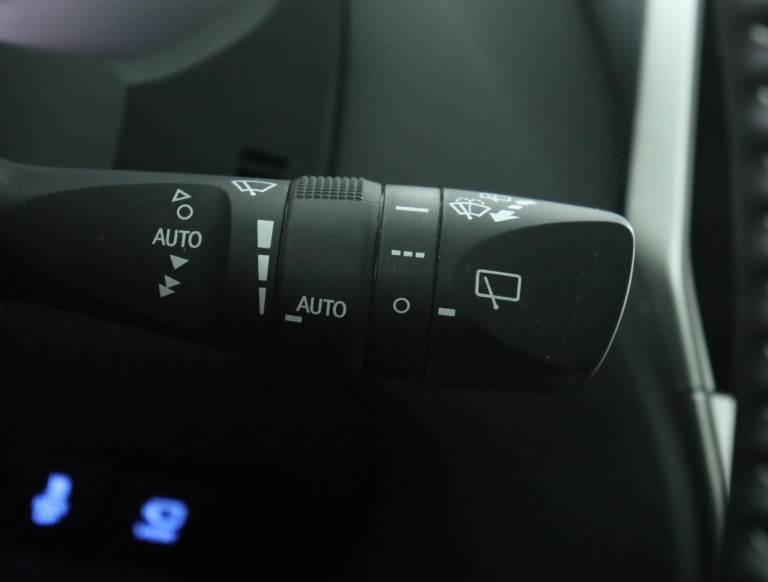 Toyota Land Cruiser - 2.8 D-4D-F Executive Window Van 29