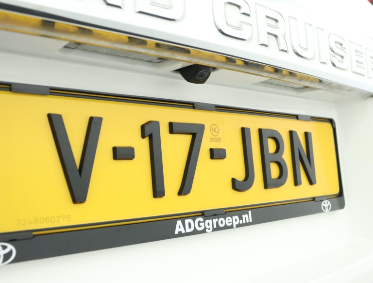 Toyota Land Cruiser - 2.8 D-4D-F Executive Window Van 40