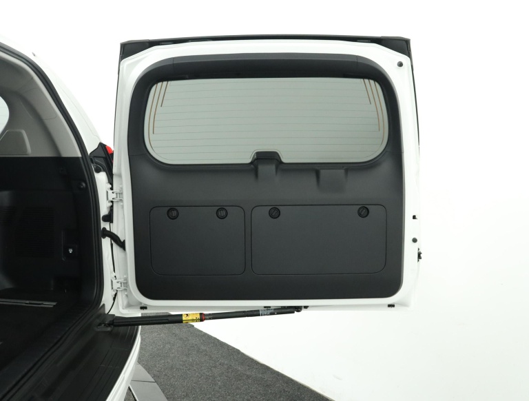Toyota Land Cruiser - 2.8 D-4D-F Executive Window Van 42