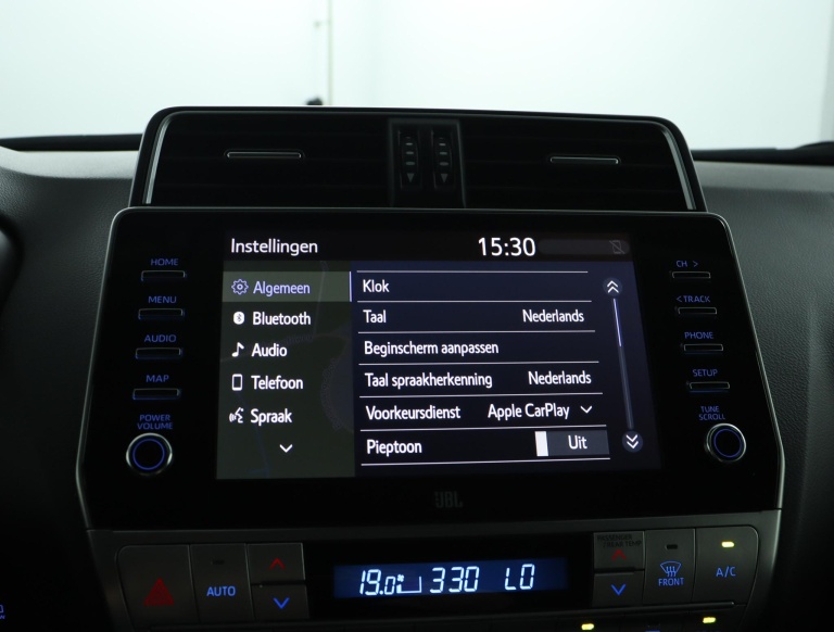 Toyota Land Cruiser - 2.8 D-4D-F Executive Window Van 61