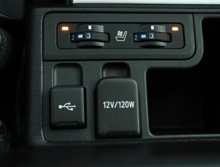 Toyota Land Cruiser - 2.8 D-4D-F Executive Window Van 63