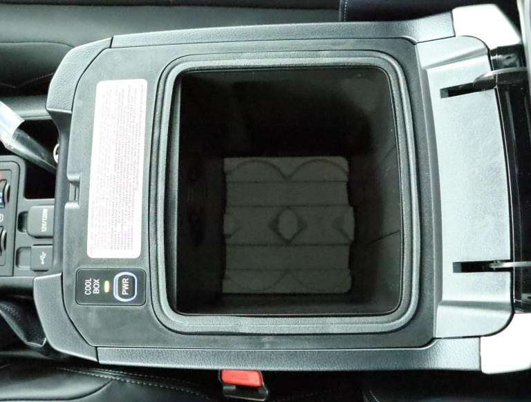 Toyota Land Cruiser - 2.8 D-4D-F Executive Window Van 65