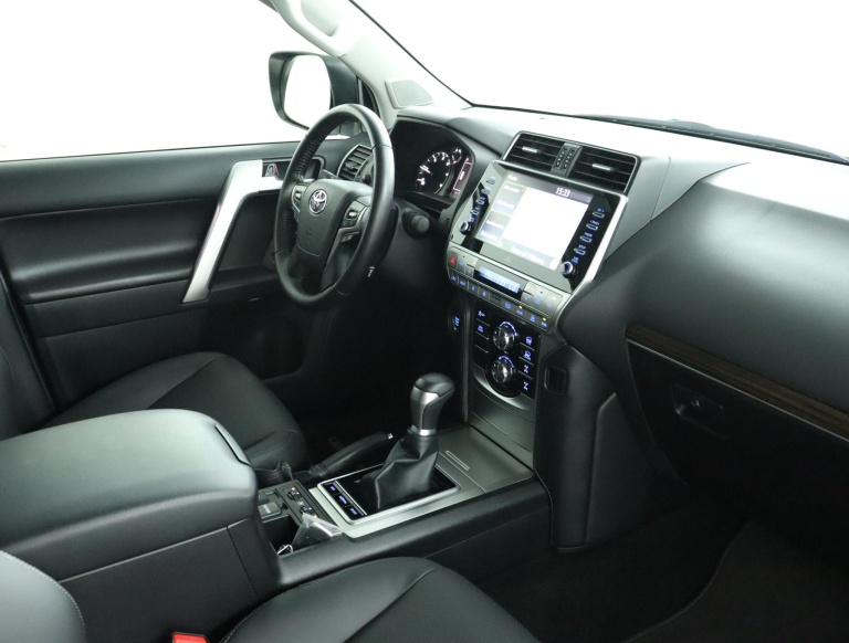 Toyota Land Cruiser - 2.8 D-4D-F Executive Window Van 69