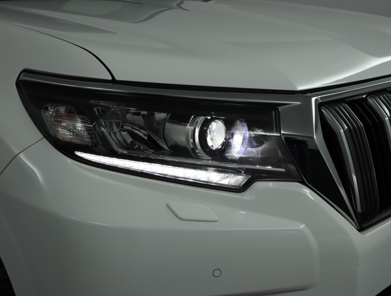 Toyota Land Cruiser - 2.8 D-4D-F Executive Window Van 71