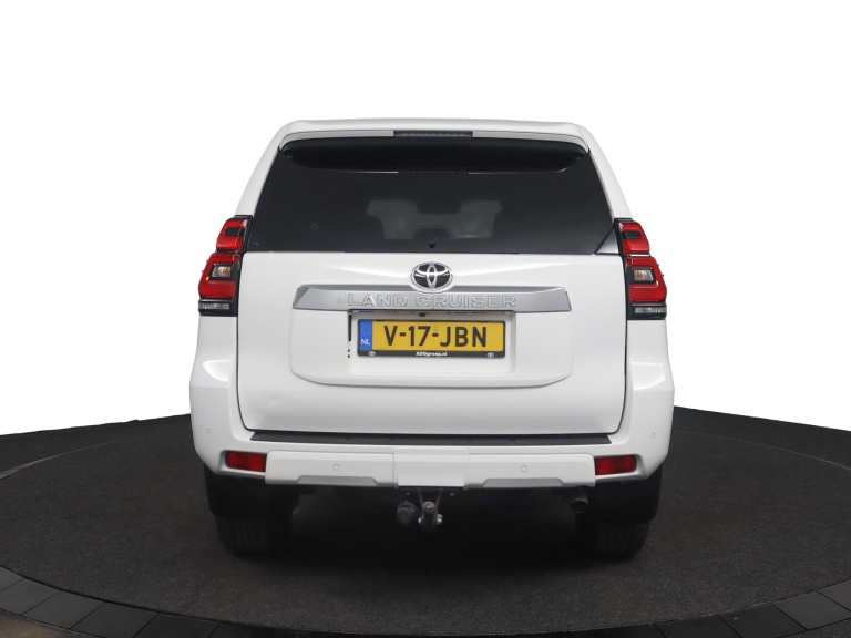 Toyota Land Cruiser - 2.8 D-4D-F Executive Window Van 72