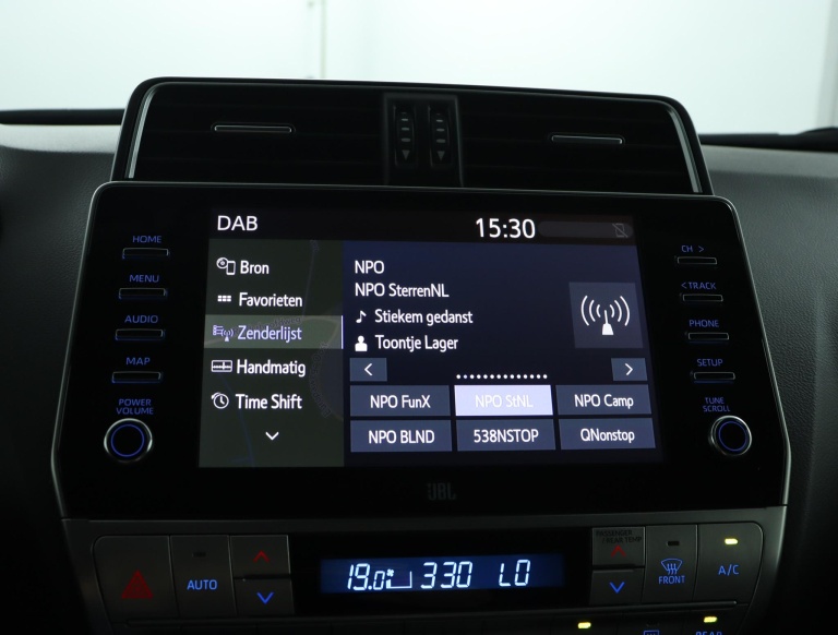 Toyota Land Cruiser - 2.8 D-4D-F Executive Window Van 8