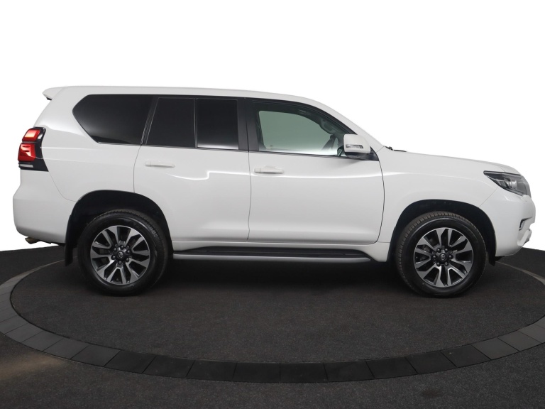 Toyota Land Cruiser - 2.8 D-4D-F Professional Window Van 13