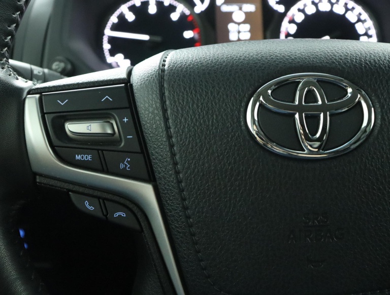 Toyota Land Cruiser - 2.8 D-4D-F Professional Window Van 19