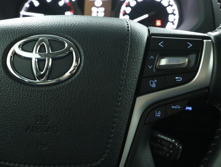 Toyota Land Cruiser - 2.8 D-4D-F Professional Window Van 21