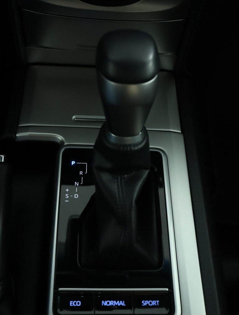 Toyota Land Cruiser - 2.8 D-4D-F Professional Window Van 24