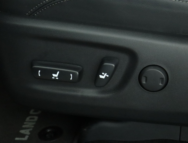 Toyota Land Cruiser - 2.8 D-4D-F Professional Window Van 37