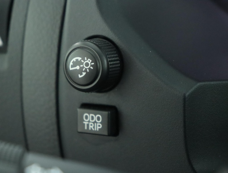 Toyota Land Cruiser - 2.8 D-4D-F Professional Window Van 46