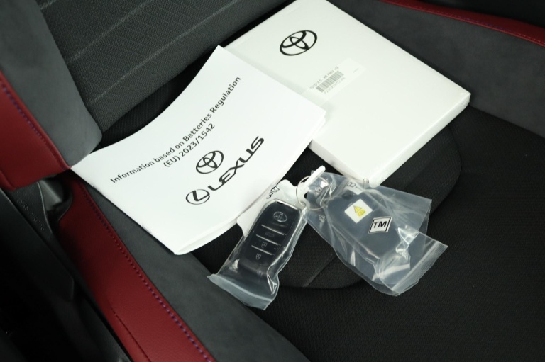 Toyota C-HR - 2.0 Plug-in Hybrid 220 Premium 11