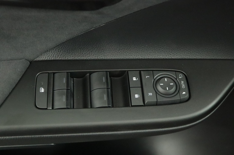 Toyota C-HR - 2.0 Plug-in Hybrid 220 Premium 29