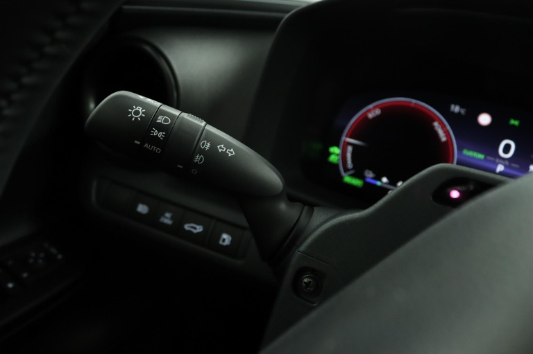 Toyota C-HR - 2.0 Plug-in Hybrid 220 Premium 31