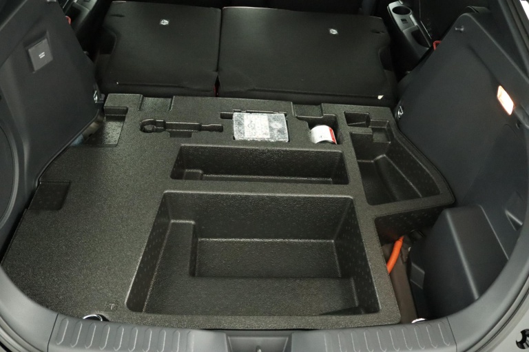Toyota C-HR - 2.0 Plug-in Hybrid 220 Premium 35