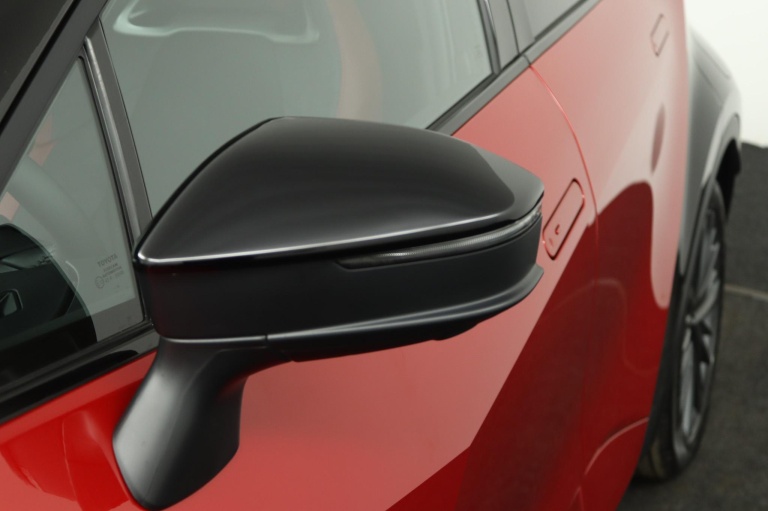 Toyota C-HR - 2.0 Plug-in Hybrid 220 Premium 38