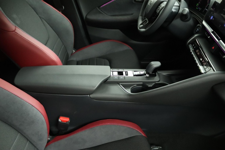 Toyota C-HR - 2.0 Plug-in Hybrid 220 Premium 70