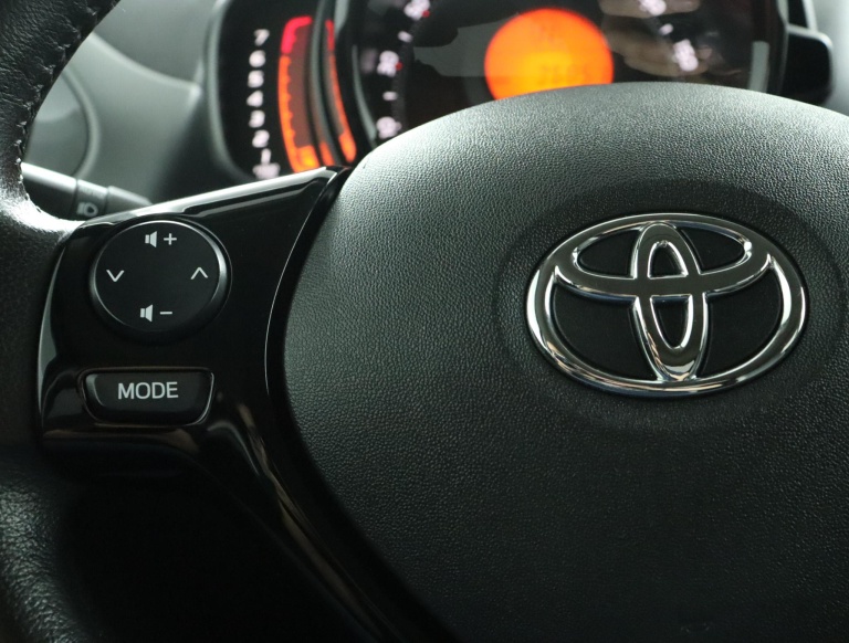 Toyota Aygo - 1.0 VVT-i x-joy 19