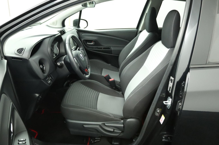 Toyota Yaris - 1.5 Hybrid Design Sport 17