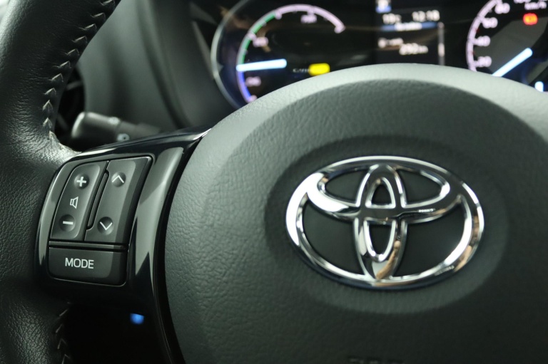 Toyota Yaris - 1.5 Hybrid Design Sport 19
