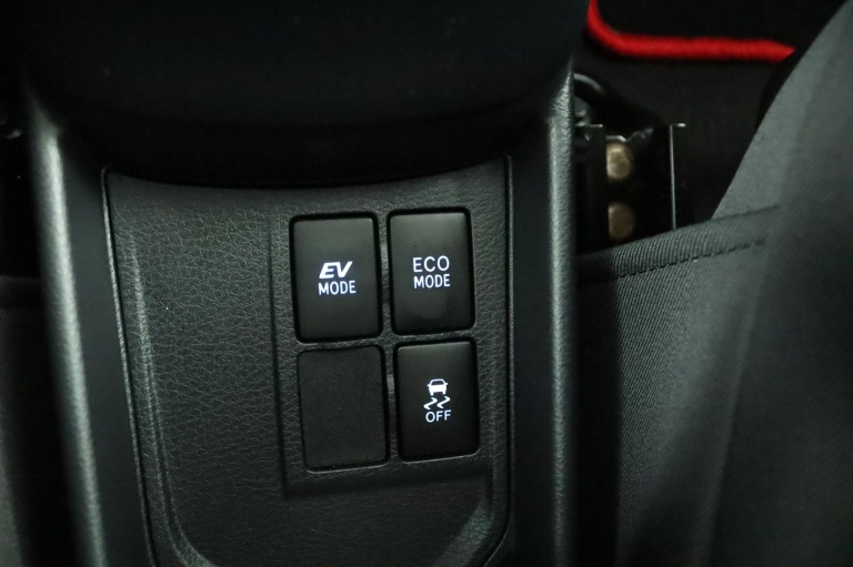 Toyota Yaris - 1.5 Hybrid Design Sport 54