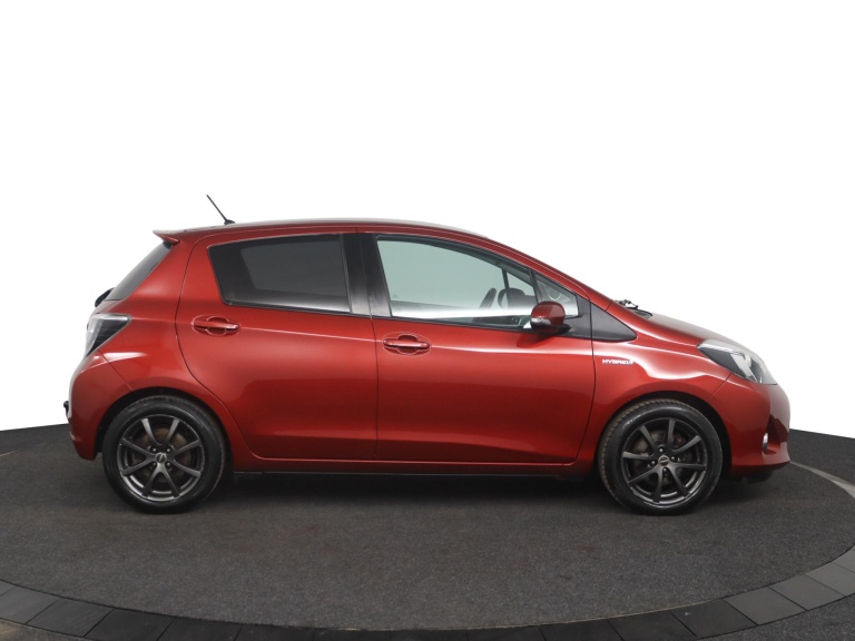 Toyota Yaris - 1.5 Full Hybrid Dynamic 13