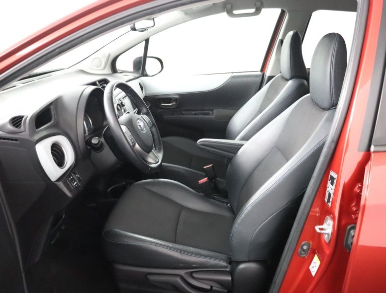 Toyota Yaris - 1.5 Full Hybrid Dynamic 17