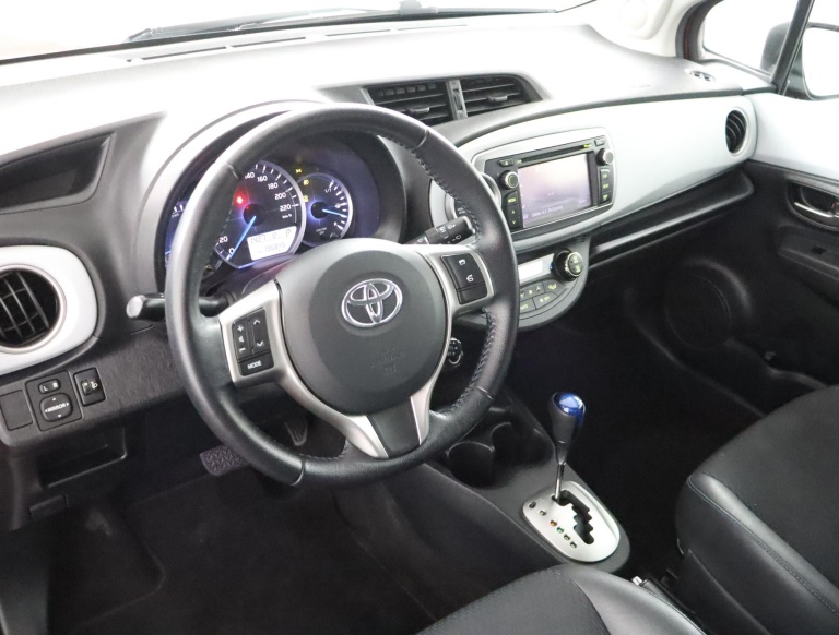 Toyota Yaris - 1.5 Full Hybrid Dynamic 51