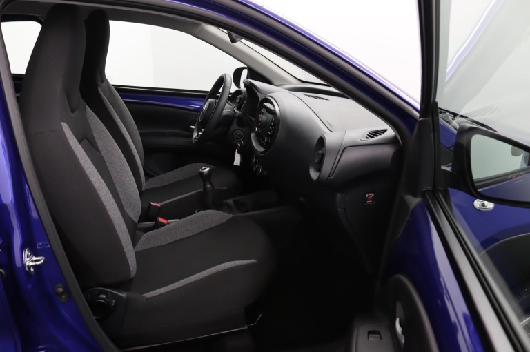 Toyota Aygo X - 1.0 VVT-i MT Play 10