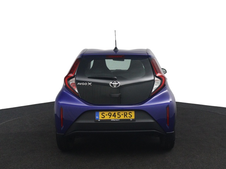 Toyota Aygo X - 1.0 VVT-i MT Play 8