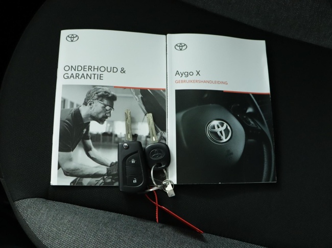 Toyota Aygo X - 1.0 VVT-i MT Play