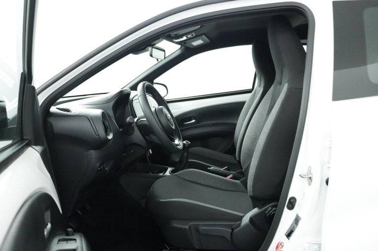 Toyota Aygo X - 1.0 VVT-i MT Play 17