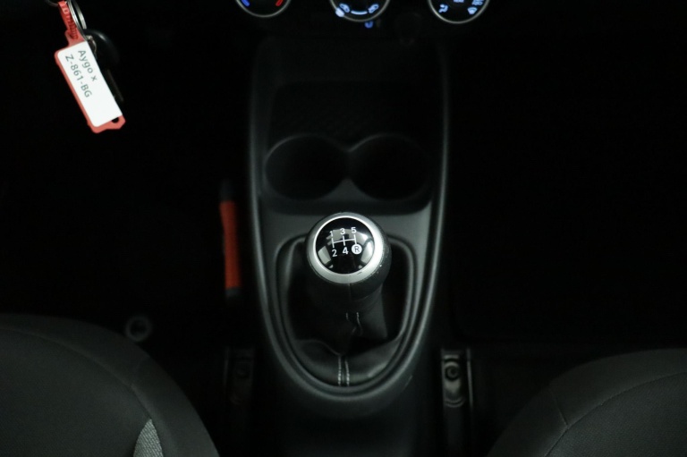 Toyota Aygo X - 1.0 VVT-i MT Play 27