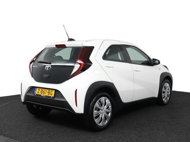 Toyota Aygo X - 1.0 VVT-i MT Play