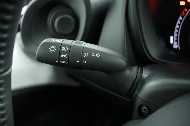 Toyota Aygo X - 1.0 VVT-i MT Play 30