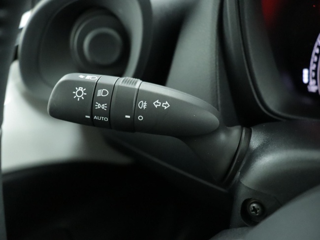 Toyota Aygo X - 1.0 VVT-i MT Play