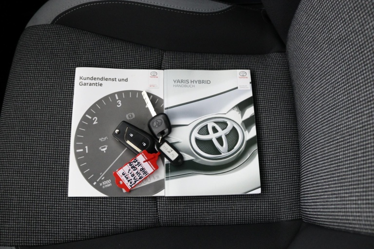 Toyota Yaris - 1.5 Hybrid Dynamic 11