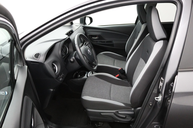 Toyota Yaris - 1.5 Hybrid Dynamic 17