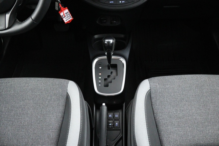 Toyota Yaris - 1.5 Hybrid Dynamic 26